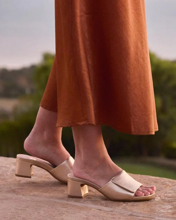 ABEO Avenue Slide Metatarsal Gold Womens Abeo Dress