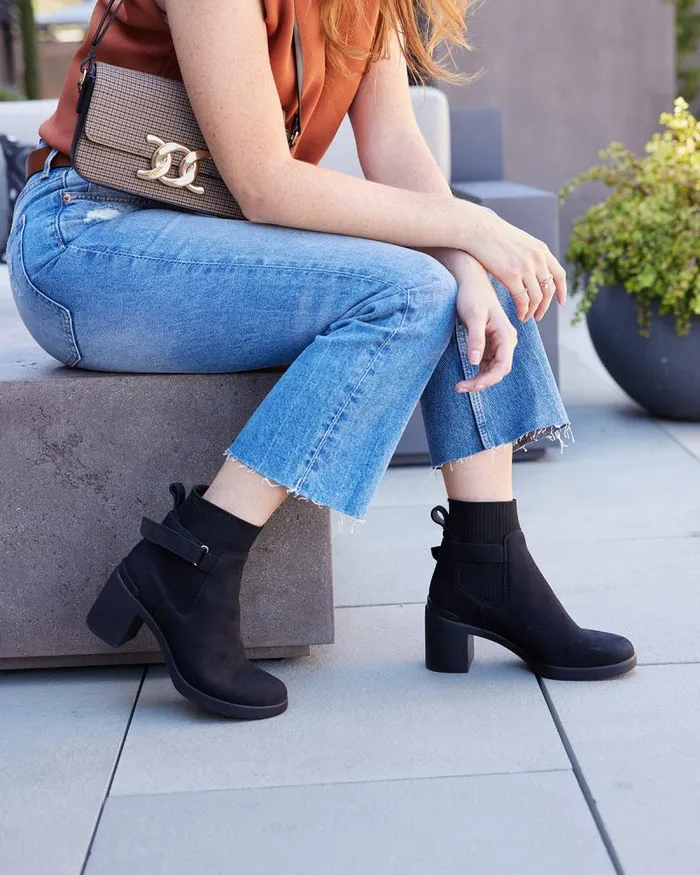 ABEO Metropolis Strap Metatarsal Black Womens Abeo Boots