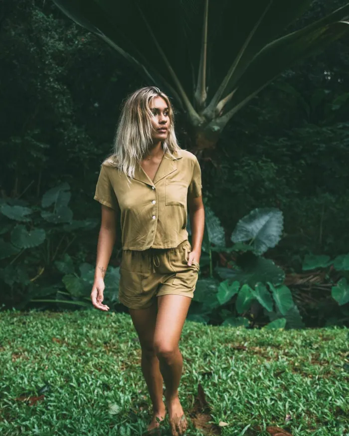 Body Glove New Arrivals Women Just Be You ButtonUp Shirt 8211 Sand