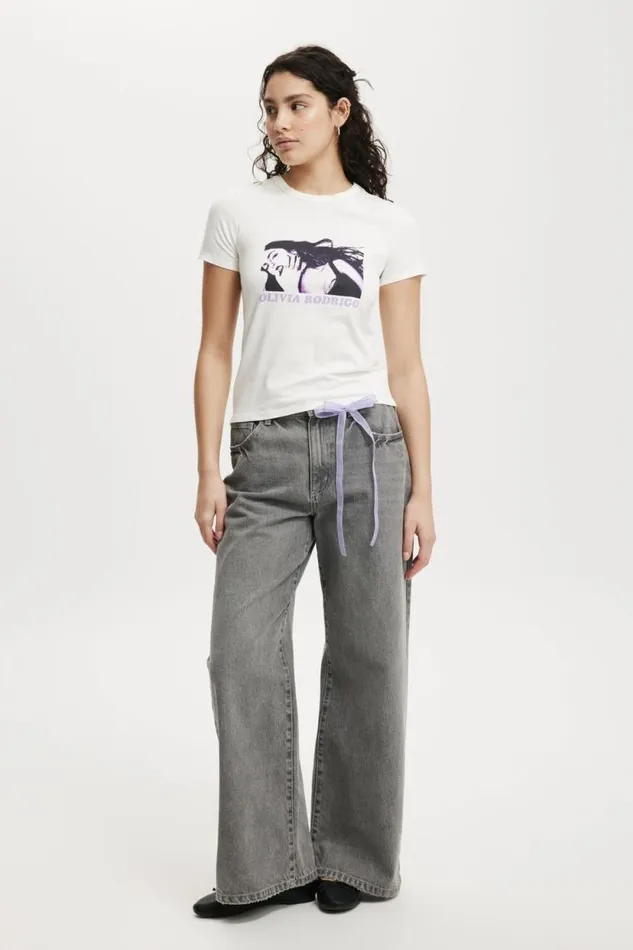 Fitted Lcn Graphic Longline Tee Lcn Br Olivia Rodrigo Photographicvintage Wh Women Cotton On Tops Fitted Lcn Graphic Longline Tee Lcn Br Olivia Rodrigo Photographicvintage Wh Women Cotton On Tops