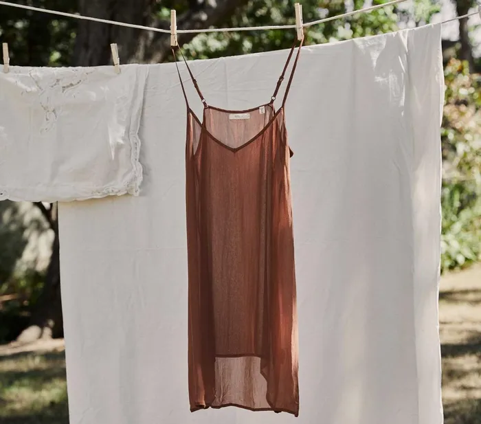 Slips Women DEN Short Deep VNeck Slip Carob