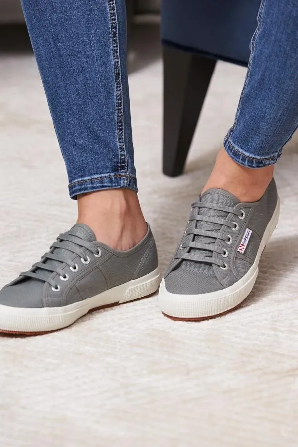 Sosandar Trainers 8211 Superga and Victoria Women Superga 2750 Classic Grey Canvas Trainers Grey