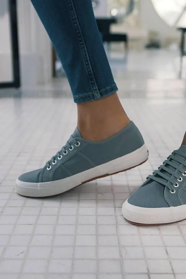 Sosandar Trainers 8211 Superga and Victoria Women Superga 2750 Classic Grey Canvas Trainers Grey