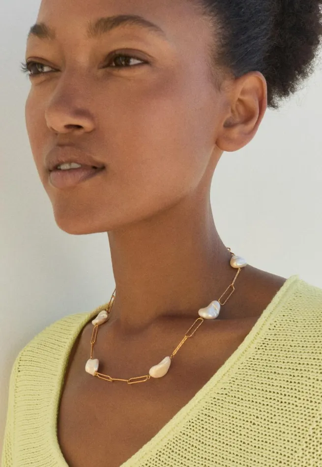 Women Pearl and Chain Necklace Gold And Pearl Poetry Fashion Jewellery